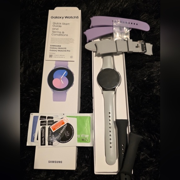 Samsung Galaxy Watch 5 Smartwatch – Excellent Condition – Box + Extras Included